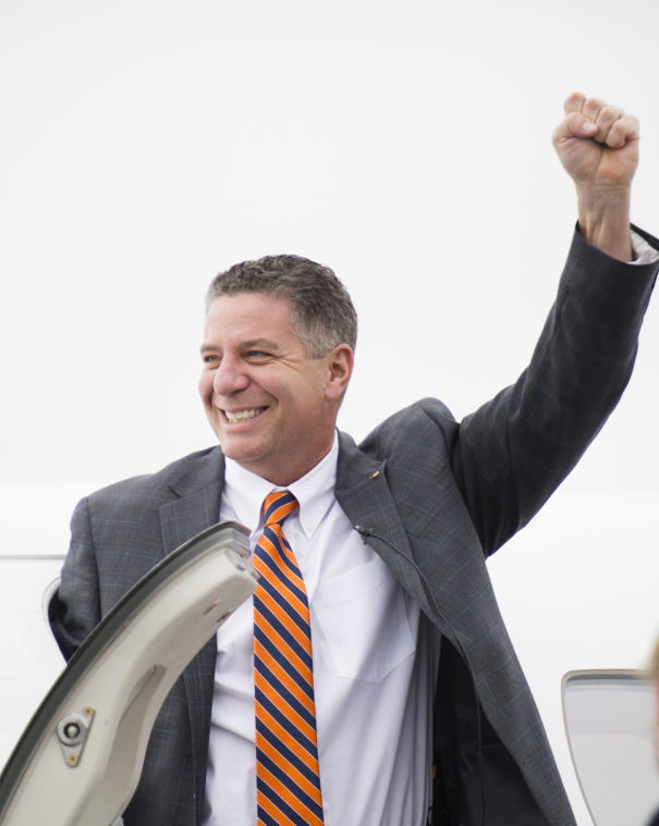 Bruce Pearl officially hired
